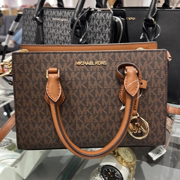 Michael Kors Small Sheila Satchel Crossbody
Bag Brown
NWT - Picture 16 of 16